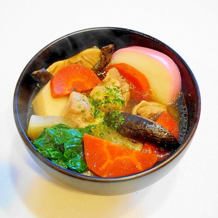 彩り鮮やかな具材達と!関東風お雑煮